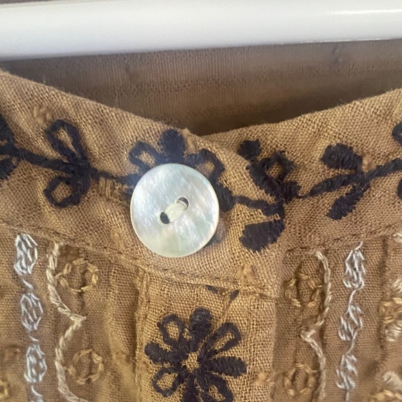 J. Jill Embroidered Boho Blouse Size Medium Brown Floral Peasant Top - Picture 5 of 10